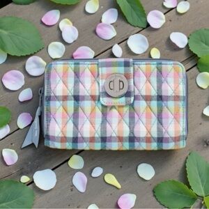 🩷💜VERA BRADLEY🩷💜 Gingham Plaid RFID Turnlock Wallet in Cotton/NWT